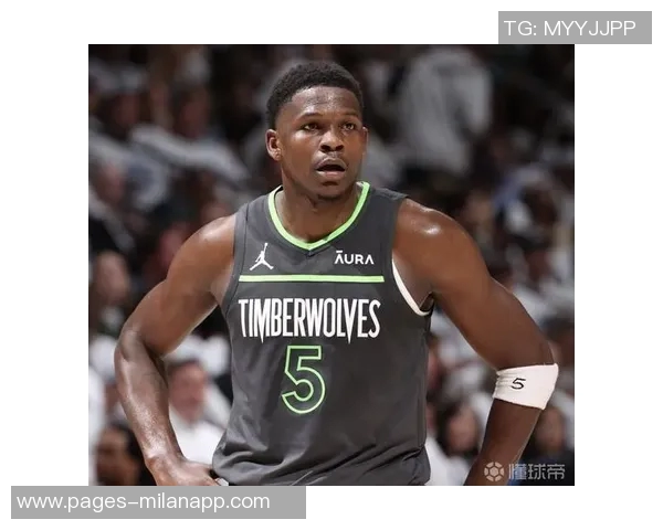 爱德华兹半场火力全开16投10中狂砍29分三分球命中率高达60